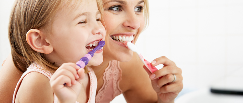 Os cuidados de higiene oral dependem da idade da criança.