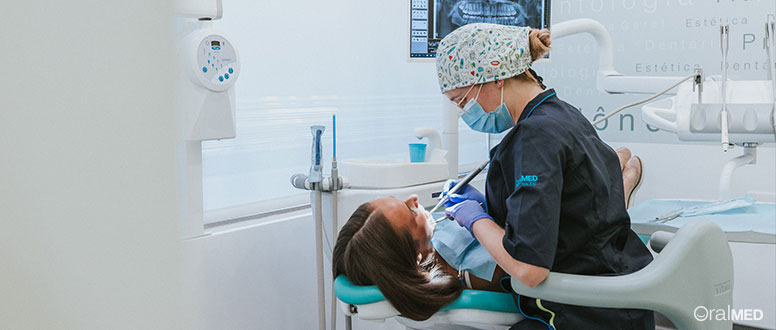 Se a língua branca não desaparecer com os cuidados de higiene oral, fale com o seu dentista.