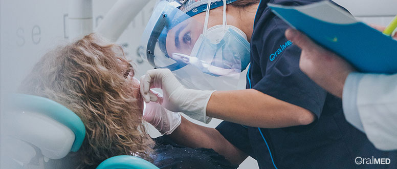 Se identificar a existência de uma cárie na sua boca, não espere para visitar o seu dentista.