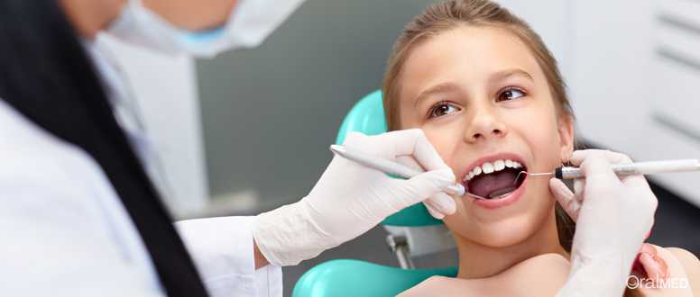 Fio dentário na infância: quando começar a usar?