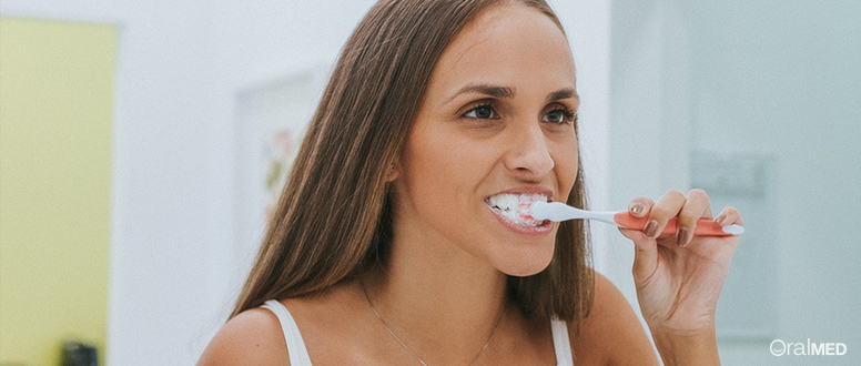 Lave os dentes 3 vezes por dia e evite as lesões de cárie.