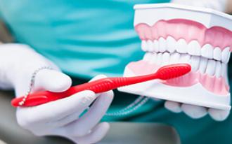 limpar prótese dentária