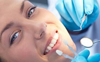 Existem vários métodos de reconstrução dentária à sua disposição.