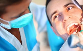 A recessão gengival pode ser resolvida com a ajuda de profissionais.