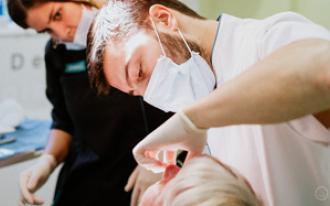 Falta de osso? Os implantes dentários resolvem