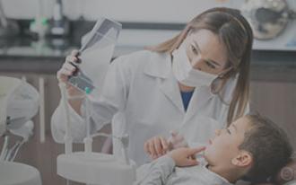 O que faz um dentista de odontopediatria