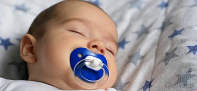 A higiene oral até aos 24 meses pode ser efetuada com uma gaze ou com uma dedeira.