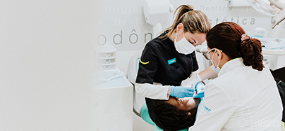 Dente incluso: como é extraído? 